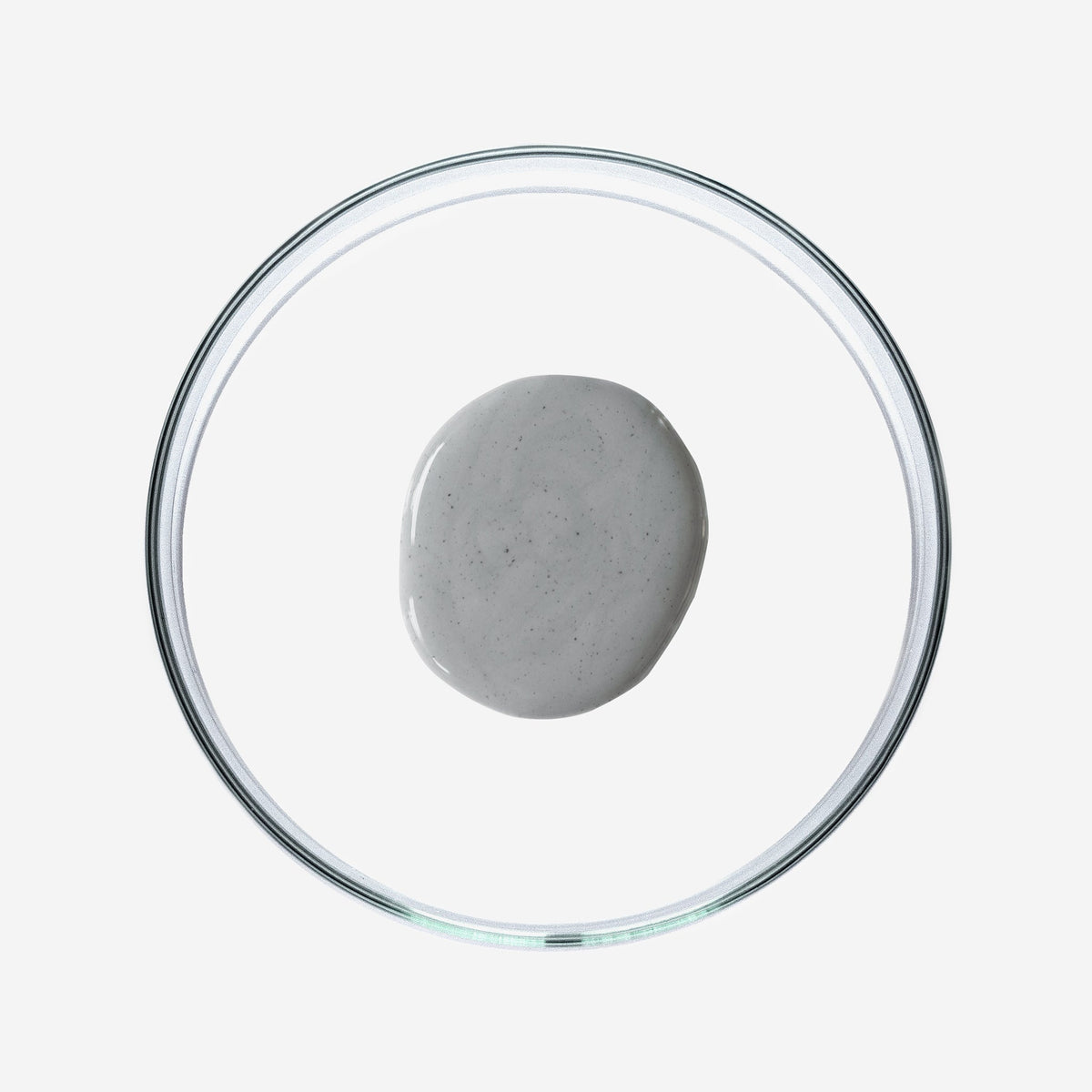 Grauer Gentle Facial Cleanser in einer Glasschale