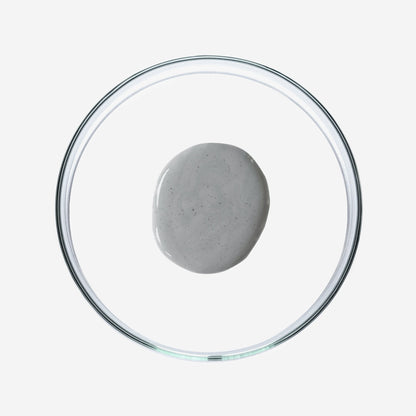 Grauer Gentle Facial Cleanser in einer Glasschale