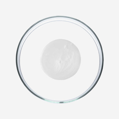 Konsistenz des Daily Revival Shampoos in einer Glasschale