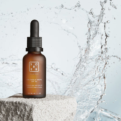 Sun Shield Drops von sober neben Stein und Wasser