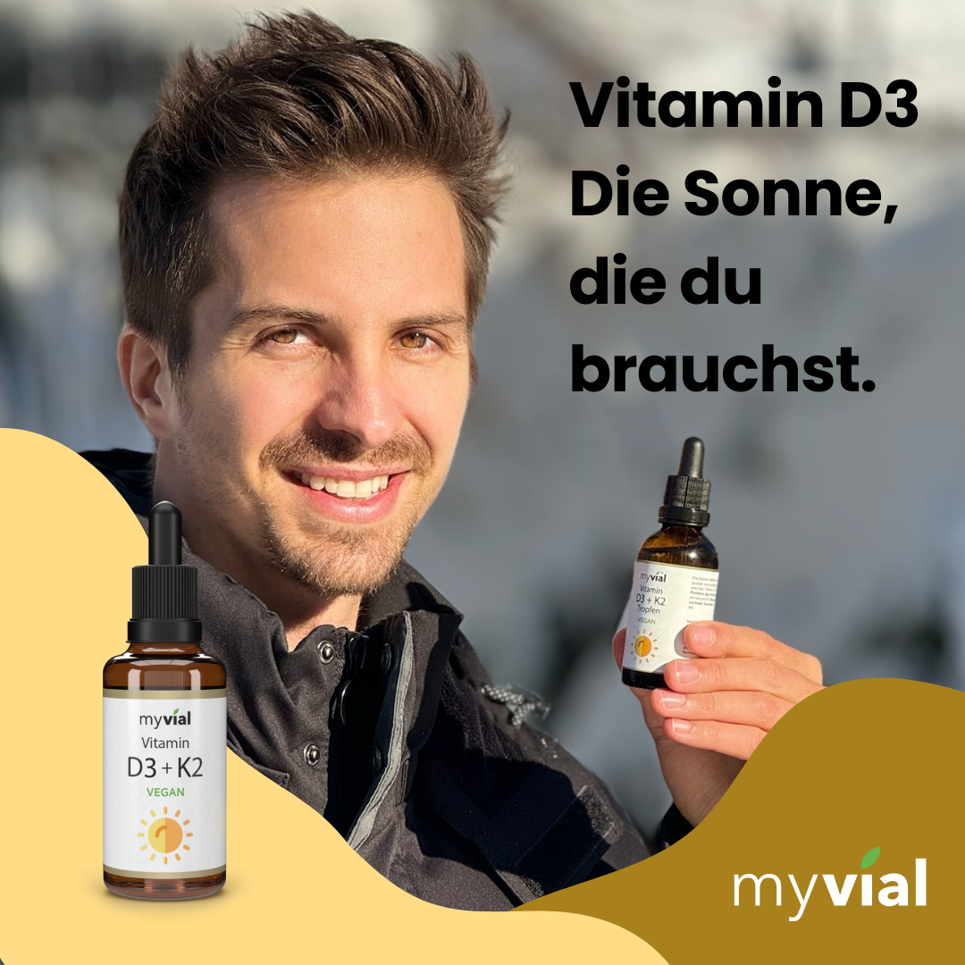 Mann hält myvial Vitamin D3 + K2 Tropfen