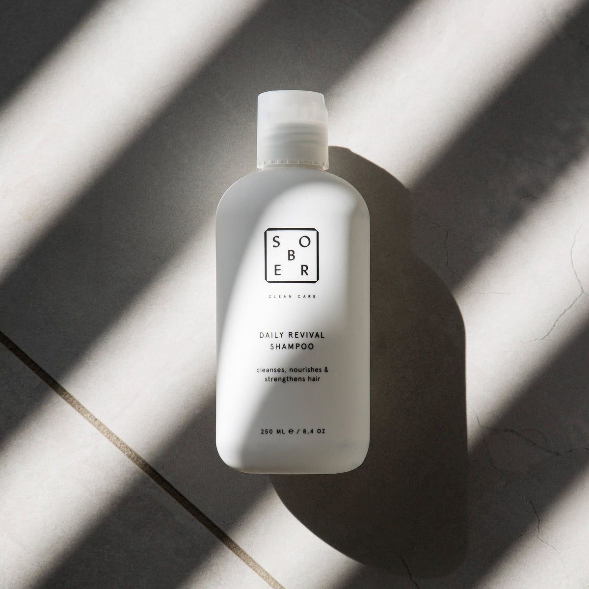 Daily Revival Shampoo von sober im Licht